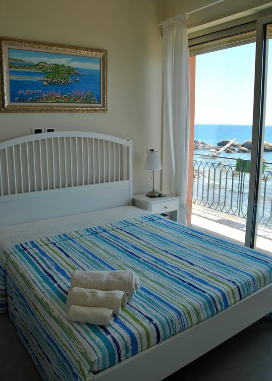 דירות גיארדיני נאקסוס Taorminaxos Wonderful Seaview מראה חיצוני תמונה