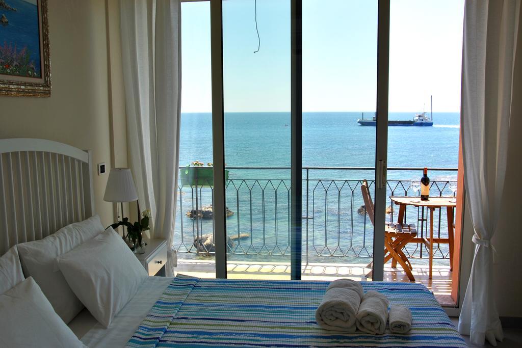 דירות גיארדיני נאקסוס Taorminaxos Wonderful Seaview מראה חיצוני תמונה